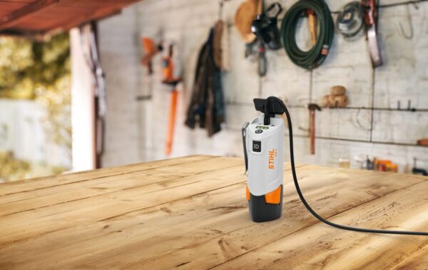 STIHL PS 1 power bank & charger