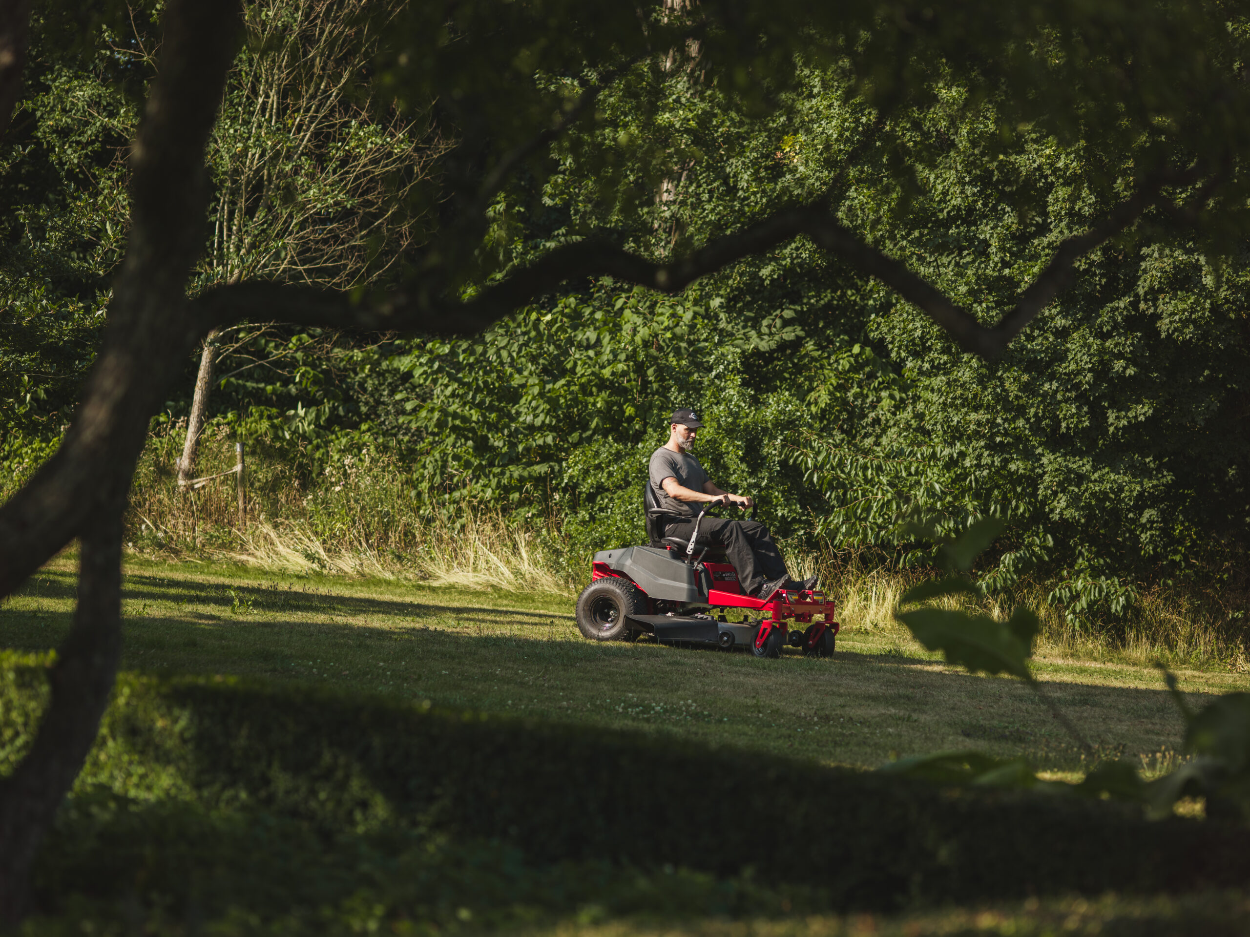 Cramer 82ZT107 Zero Turn – 82V 107cm Battery Ride-On Mower with 6x 5Ah Batteries