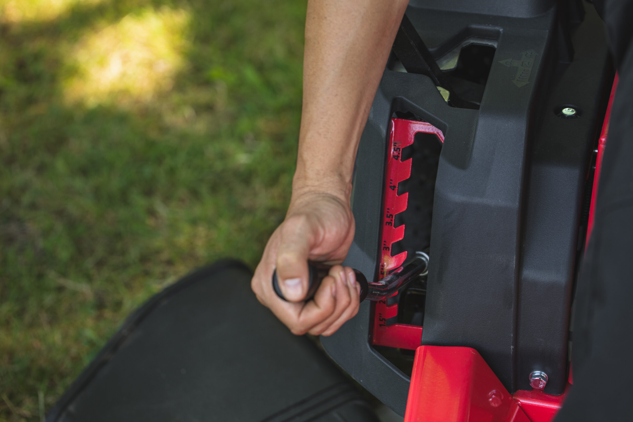 Cramer 82ZT107 Zero Turn – 82V 107cm Battery Ride-On Mower with 6x 5Ah Batteries