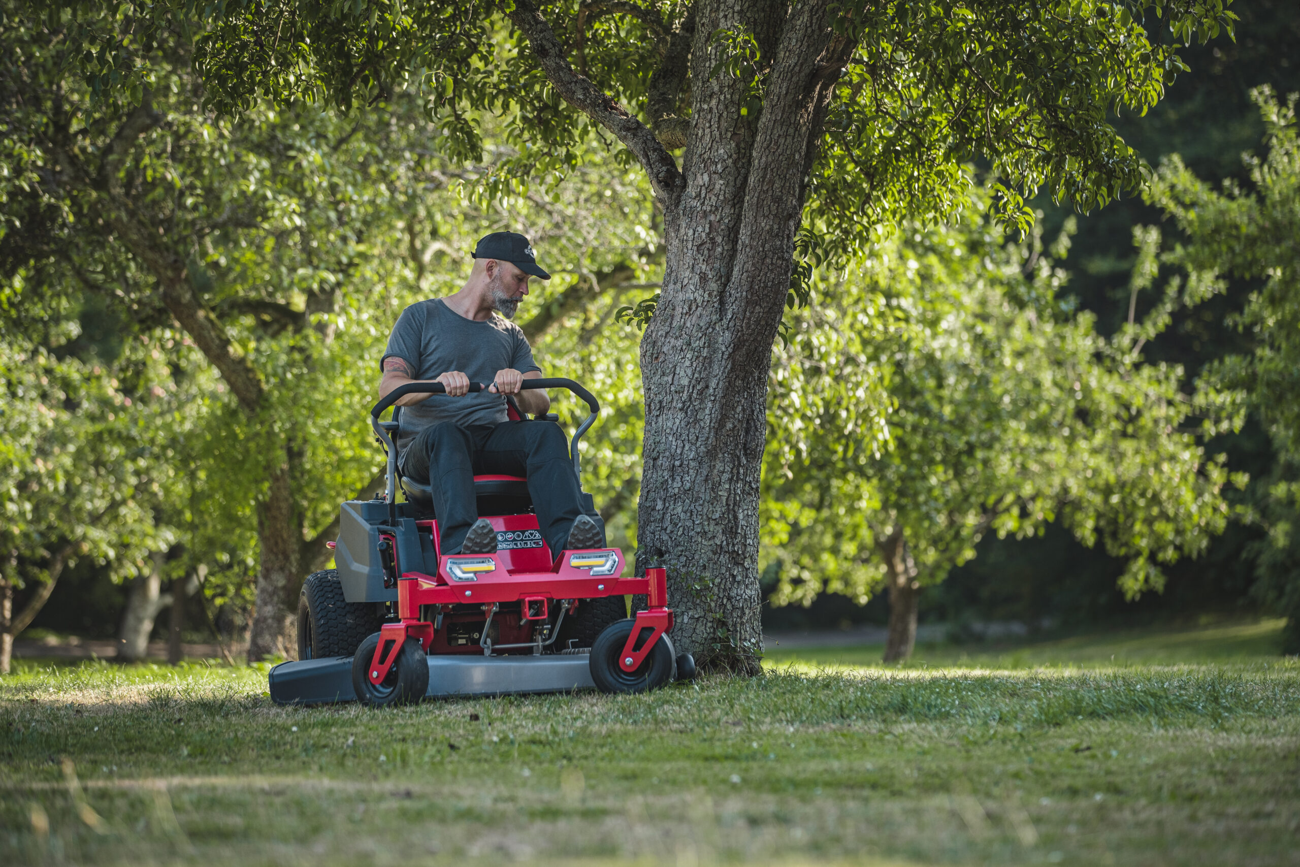 Cramer 82ZT107 Zero Turn – 82V 107cm Battery Ride-On Mower with 6x 5Ah Batteries