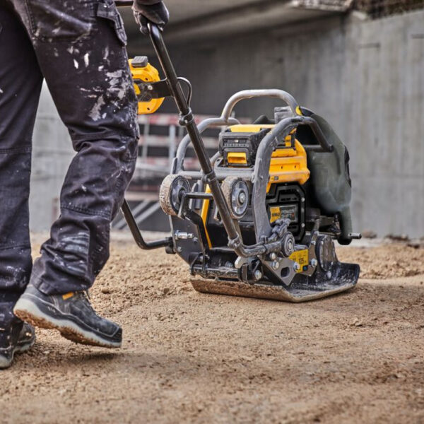 DEWALT POWERSHIFT™ DCPS7154N-XJ Forward Plate Compactor Kit