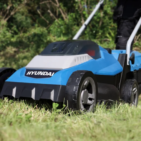 Hyundai HYM40LI330P 40V Lithium-Ion Cordless Battery Powered Roller Lawn Mower 33cm Cutting Width With Battery and Charger