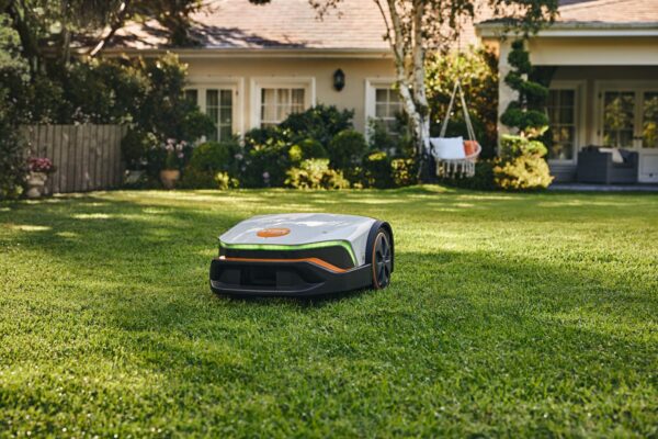 STIHL iMOW® 6 Robotic Mower For Lawns Up To 3,000 m² With App Control