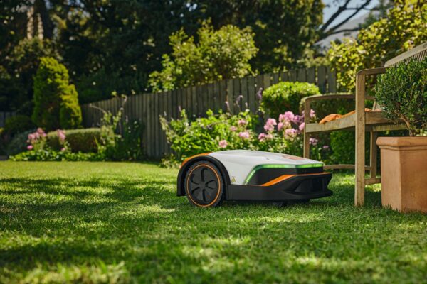 STIHL iMOW® 7 Robotic Mower For Lawns Up To 5,000 m² With WiFi & Bluetooth Control