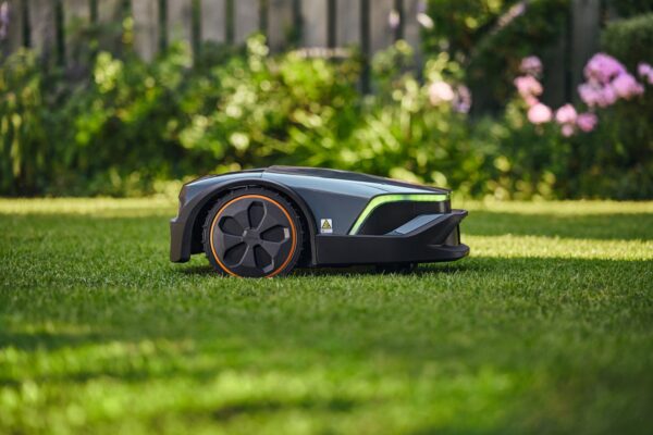 STIHL iMOW® 7 EVO Robotic Mower For Lawns Up To 5,000 m² With 4G, WiFi & Bluetooth Connectivity