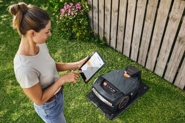 STIHL iMOW® 7 EVO Robotic Mower For Lawns Up To 5,000 m² With 4G, WiFi & Bluetooth Connectivity