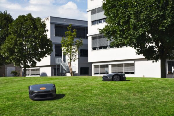 STIHL iMOW® 7 PRO Robotic Mower For Lawns Up To 5,000 m² With 4G Connectivity & Fleet Management