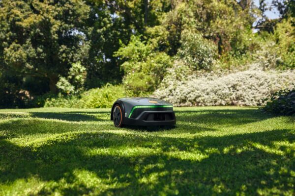 STIHL iMOW® 4 EVO Robotic Mower For Lawns Up To 1,000 m² With 4G Connectivity