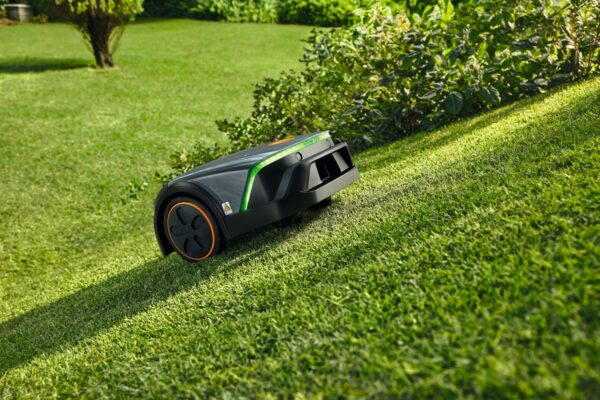 STIHL iMOW® 4 EVO Robotic Mower For Lawns Up To 1,000 m² With 4G Connectivity