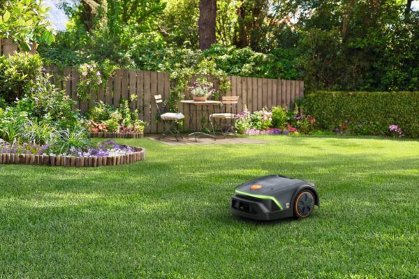 STIHL iMOW® 4 EVO Robotic Mower For Lawns Up To 1,000 m² With 4G Connectivity