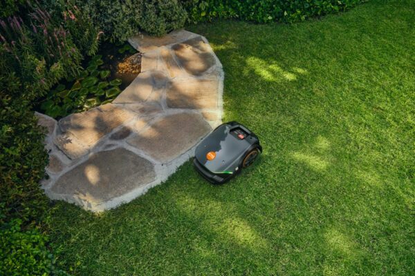 STIHL iMOW® 4 EVO Robotic Mower For Lawns Up To 1,000 m² With 4G Connectivity