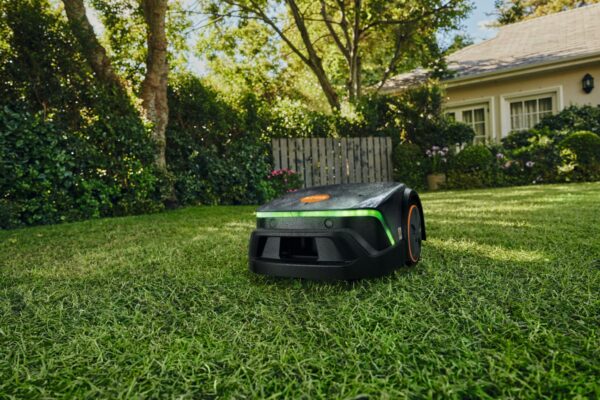 STIHL iMOW® 4 EVO Robotic Mower For Lawns Up To 1,000 m² With 4G Connectivity