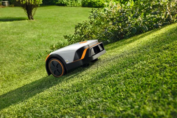 STIHL iMOW® 4 Robotic Mower For Lawns Up To 1,000 m² With App Control