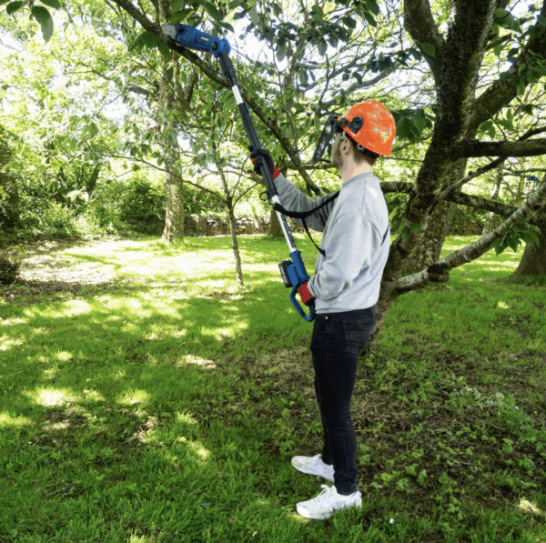 Hyundai Cordless Pole Saw, Pruner, 2.3m Long Reach, 20V 2Ah Li-Ion Battery | HY2192