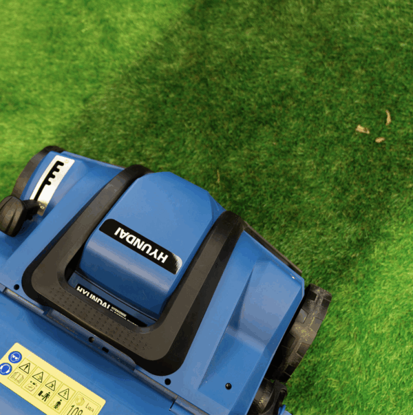 Hyundai 2000W 16” / 40cm Artificial Grass Sweeper, Multi-Use Brush & 55L Collection Bag | HYSW2000E