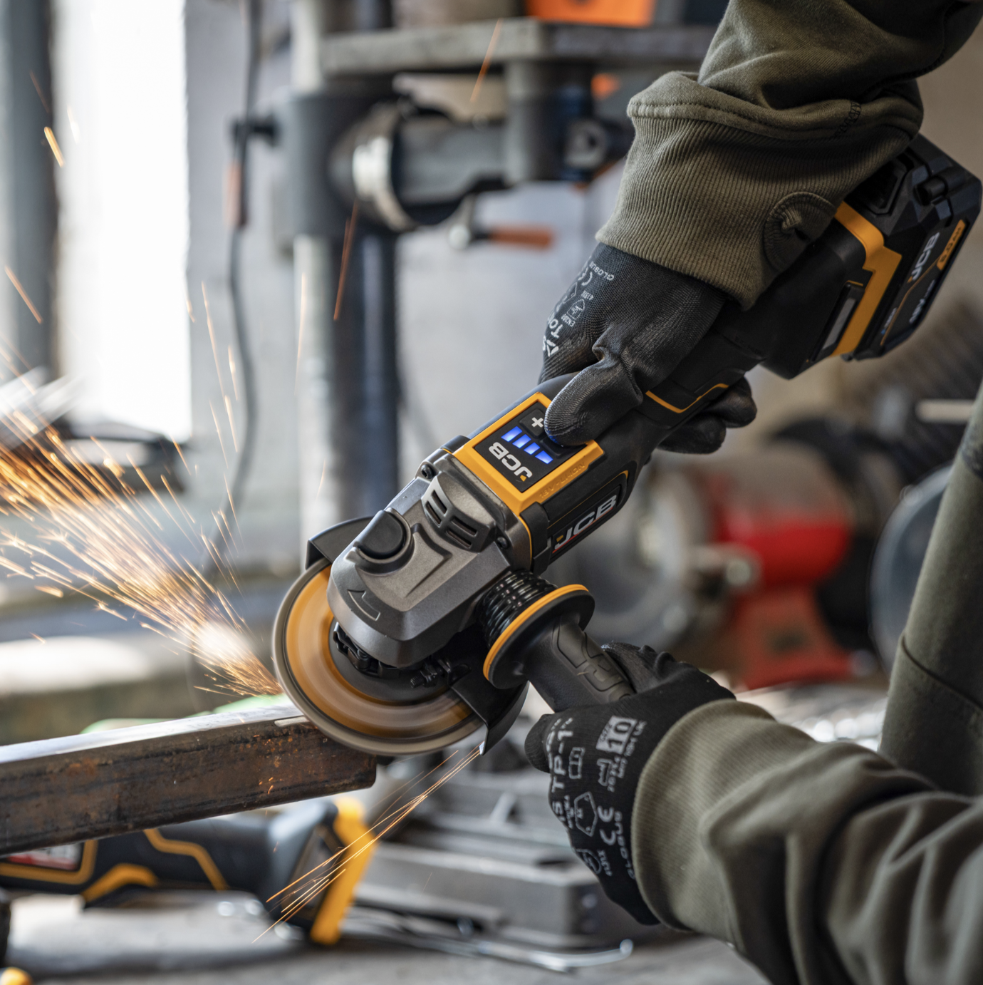 JCB Pro 18V Kit With 75Nm Combi Drill And 115mm Angle Grinder, 2 x 5.0Ah Batteries, Fast Charger And Soft Tool Bag