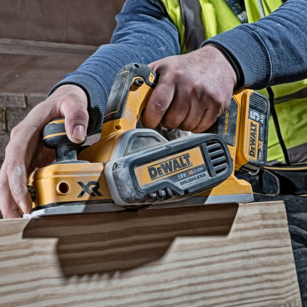 DeWalt DCP580P2-GB 18V XR Brushless Planer - 2 x 5Ah Batteries