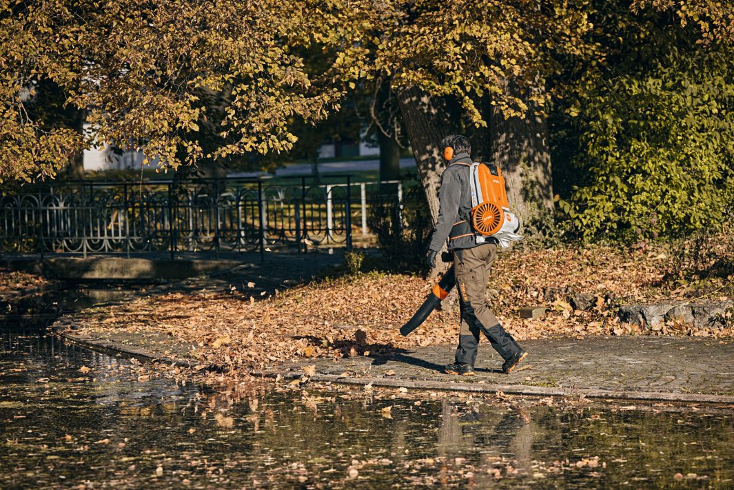 STIHL BGA 300 Cordless Backpack Blower - AP System
