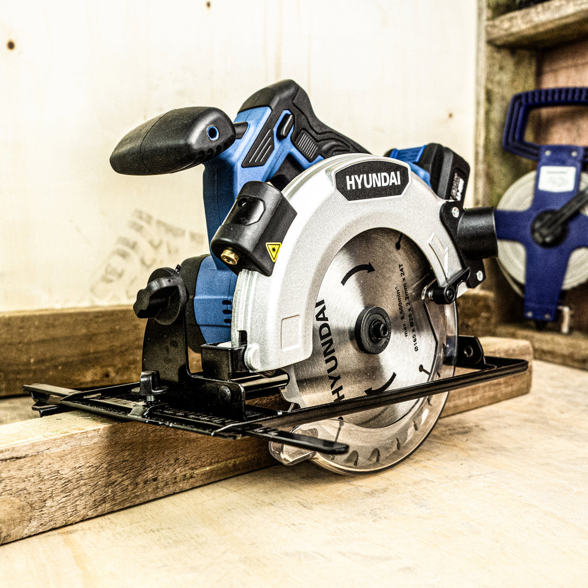 Hyundai 20V MAX Li-Ion Cordless Circular Saw | HY2183