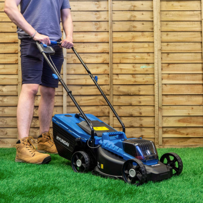 Hyundai 12.6" / 32cm 20V MAX Cordless Lawnmower 4Ah Li-Ion Battery | HY2193