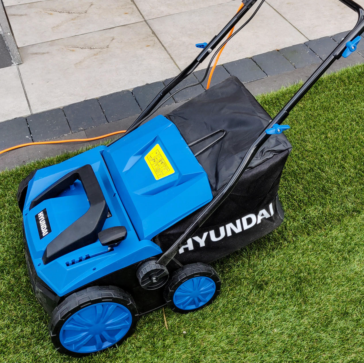 Hyundai 1600W 15'' 38cm Artificial Grass Sweeper Multi-use Brush 45L Collection Bag | HYSW1600E