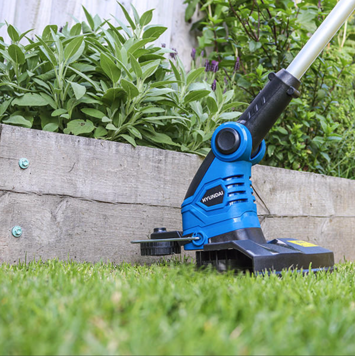 Hyundai 600W 2-in-1 Electric Grass Trimmer and Lawn Edger 30cm | HYTR600E